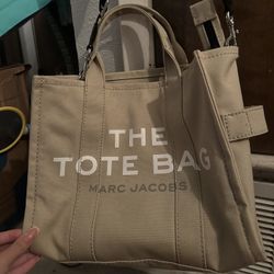 Marc Jacob’s Medium Tote Bag 