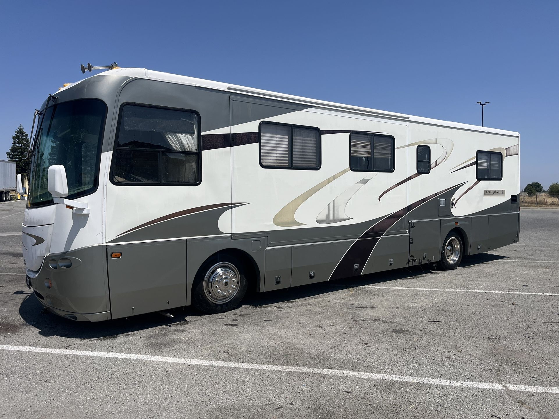 2005 Coach Cross Country Motorhome