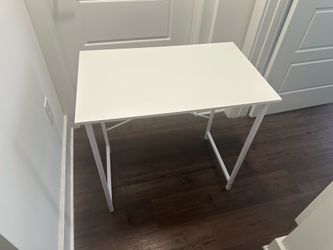White Computer Desk or Workstation Desk 32 inches  l x  20 w x 29h