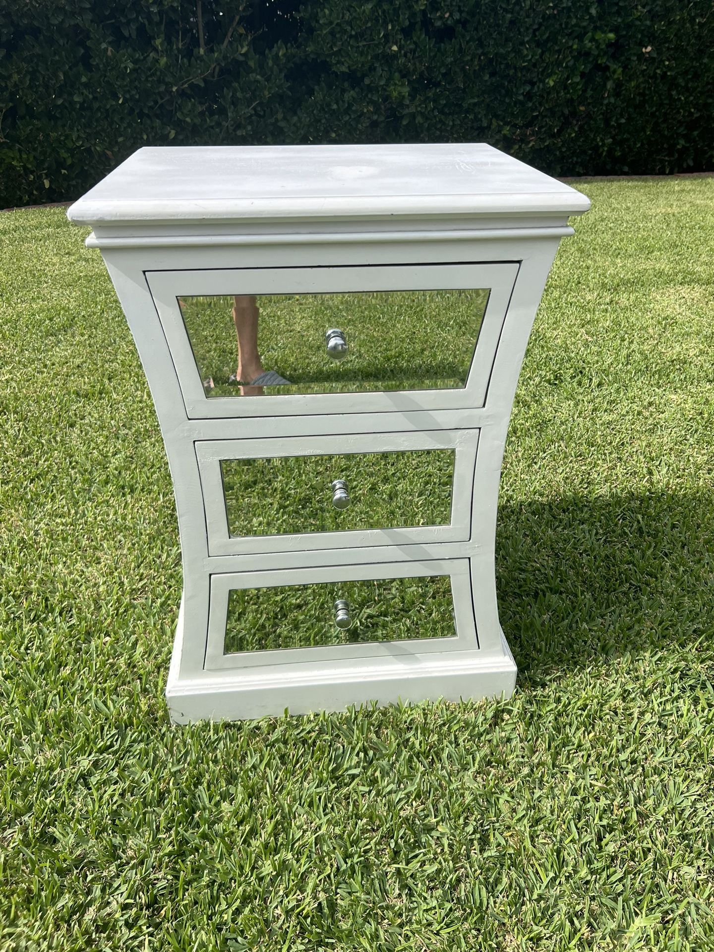 Mirrored 3 drawer nightstand 
