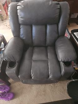 Power recliner chair  leather  Power lift.   Free just pick up