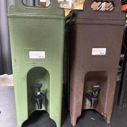 $60 Each Cambro 500LCD 5 Gallon insulated hot or cold drink beverage dispenser, sealable lid transport anti-spill with handles stackable. NSF USA made