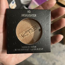 Iluminadores Nuevos Tengo Más Tonos Marca K.TB Cosmétics