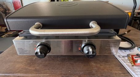 Blackstone 22in 2 Burner Grill with Hood and Propane Adapters