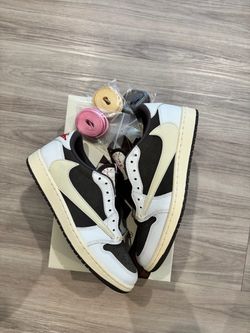 Size 10 men jordan 1 low