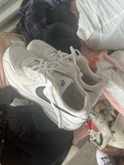 Nike air max women’s size 11 shoes like new worn once $50