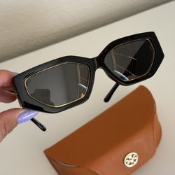 Tory Burch Sunglasses Black/Gold 
