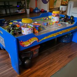 Hot Wheels Playing Table With Storage 