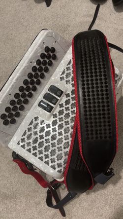 Accordion throw offers