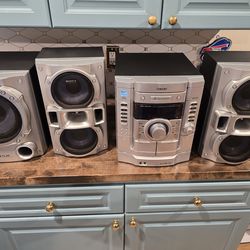 Vintage Sony Home Stereo System (CD Doesn't Work)