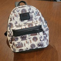 Loungefly Star Wars Mos Eisley Cantina Mini Backpack New, no tags.  It 
is approximately 8.5x5x10". Adjustable straps. Weight 15oz plus shipping 
mate