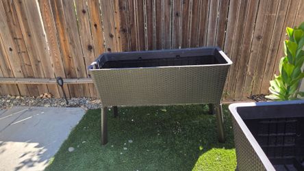 Elevated Outdoor Planter Box with Legs