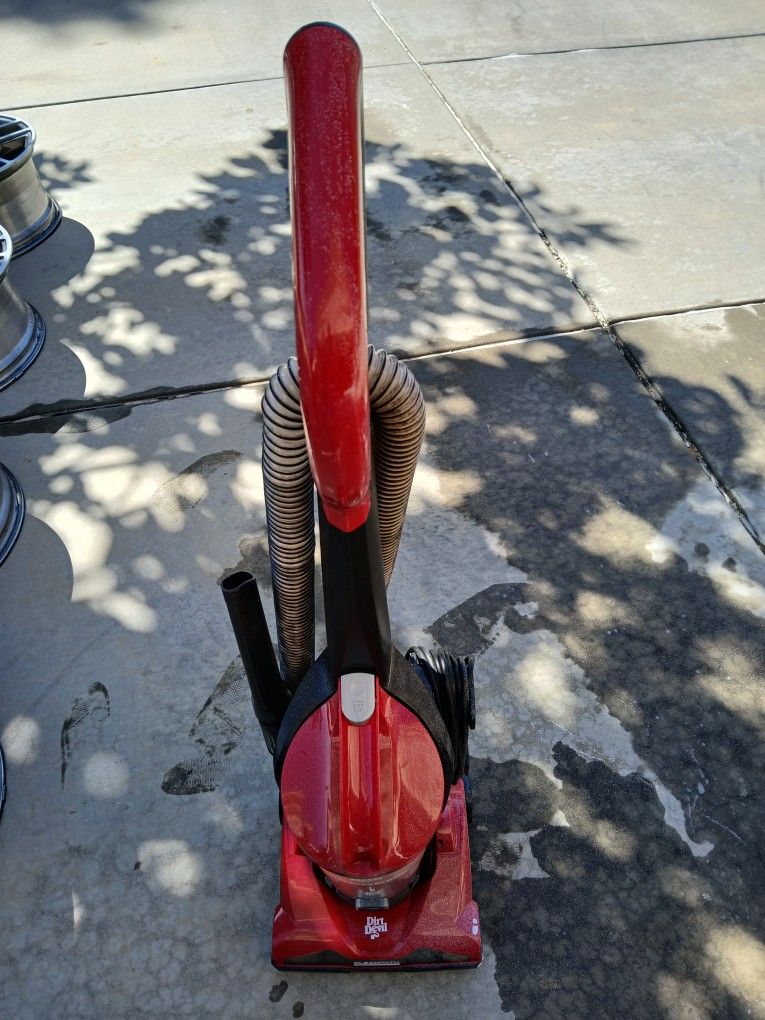 Dirt Devil Vacuum Cleaner UD70171