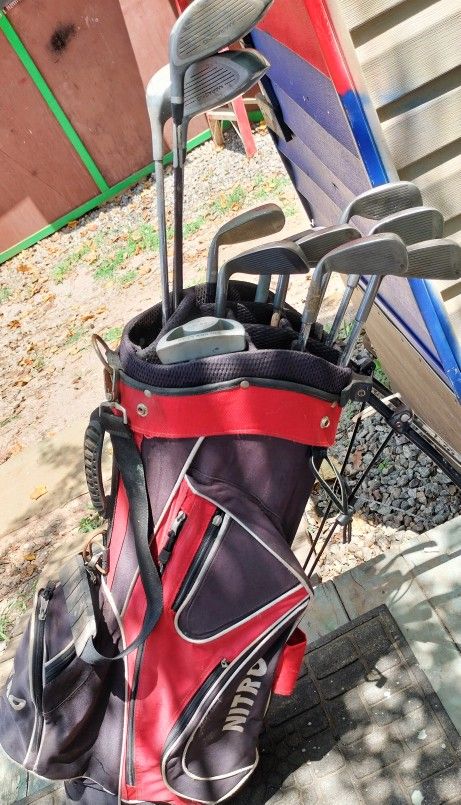 Wilson Golfing Set With "Nitro" Brand Bag
