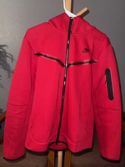Red Nike Tech fleece 