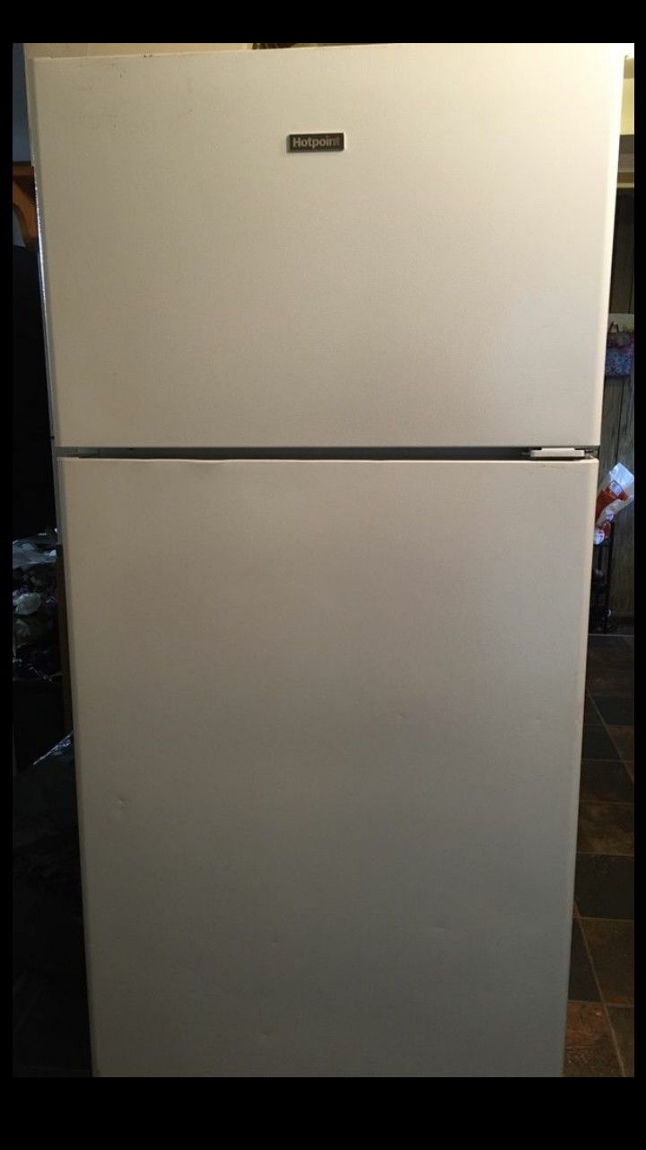 TODAY ONLY !!! Hotpoint refrigerator
