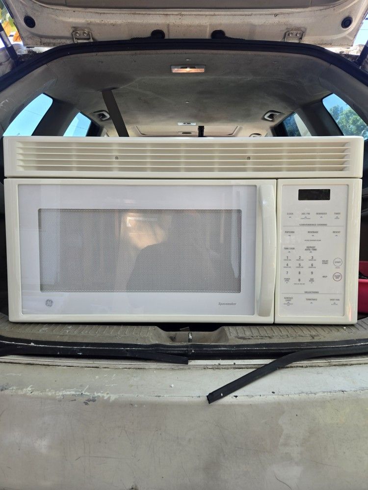 GE Space Maker Microwave Oven