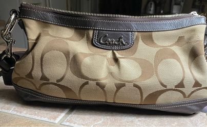 Coach Signature Pocketbook
