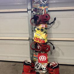 Echelon Snowboard & Snowboard Boots(size 7)