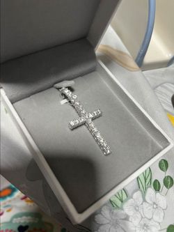 925 silver w moissanite cross pendant