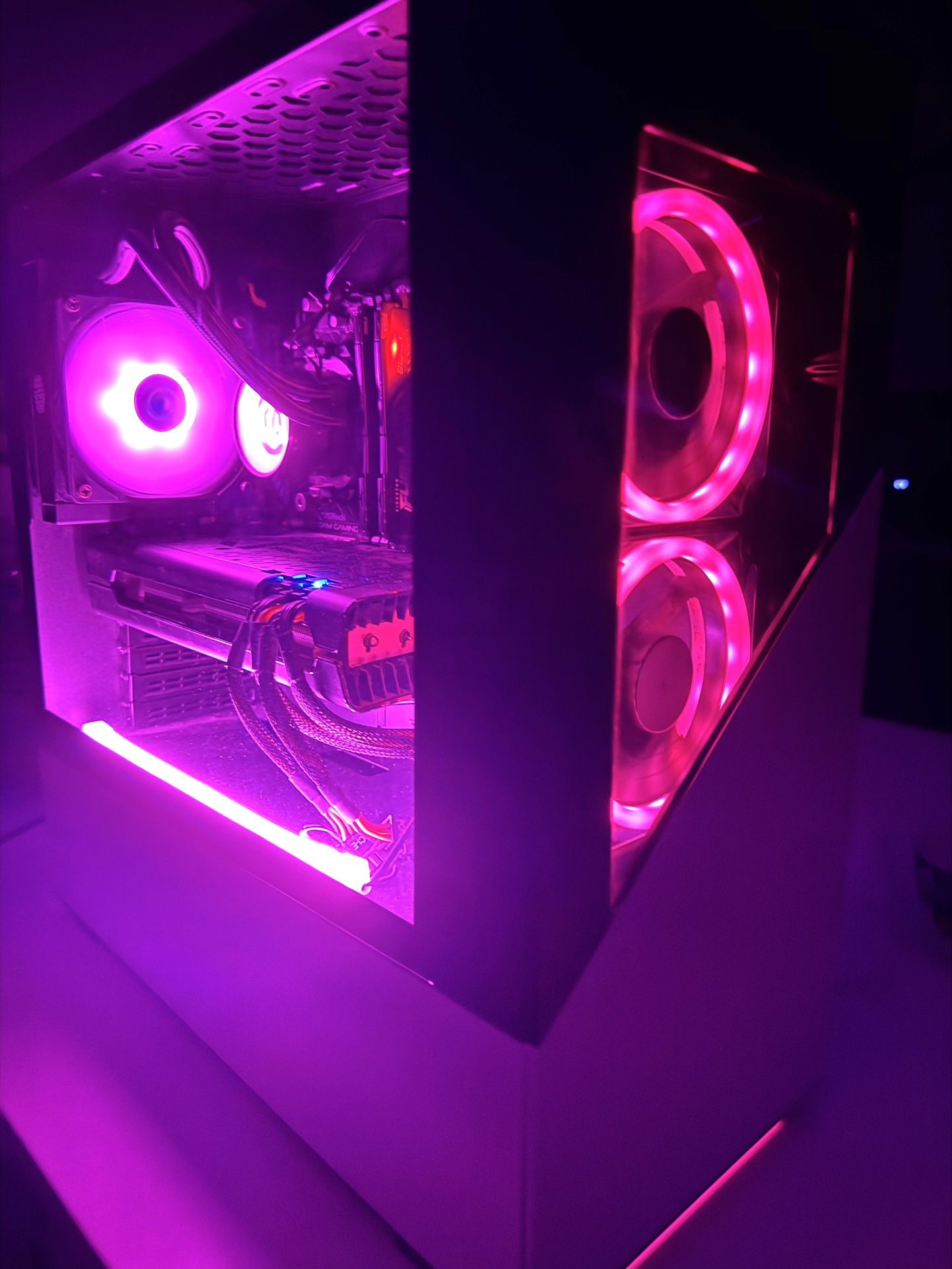 Gaming PC — AMD Ryzen 7 3700X / RX 5700 XT / 32GB DDR4 / 512GB SSD / Liquid Cooling