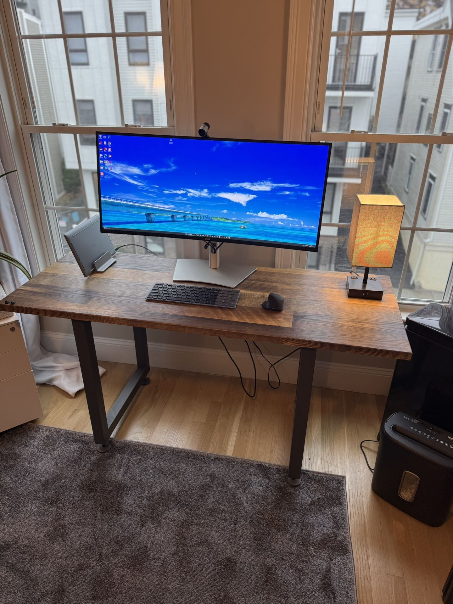 Vari desk 48x24 - Excellent condition