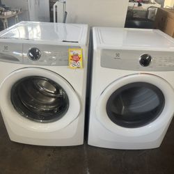 USED ELECTROLUX SET OF FRONT LOAD WASHER AND GAS DRYER 