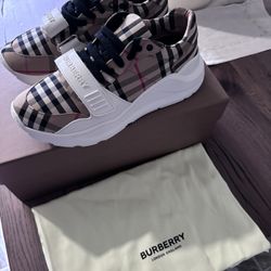 Burberry Sneakers 