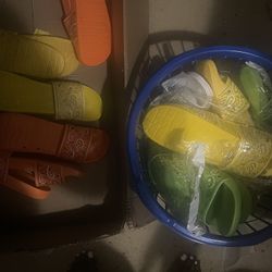 30 Pairs Of Bandana Style Slides