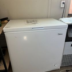 Midea Chest Freezer (7.0 Cubic Feet In White)