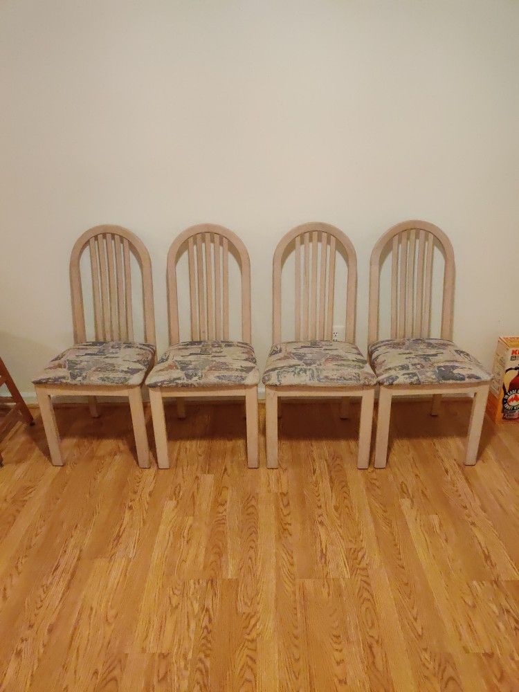 Set Of 4 Upholstered Dining Room Table Chairs Mint Condition