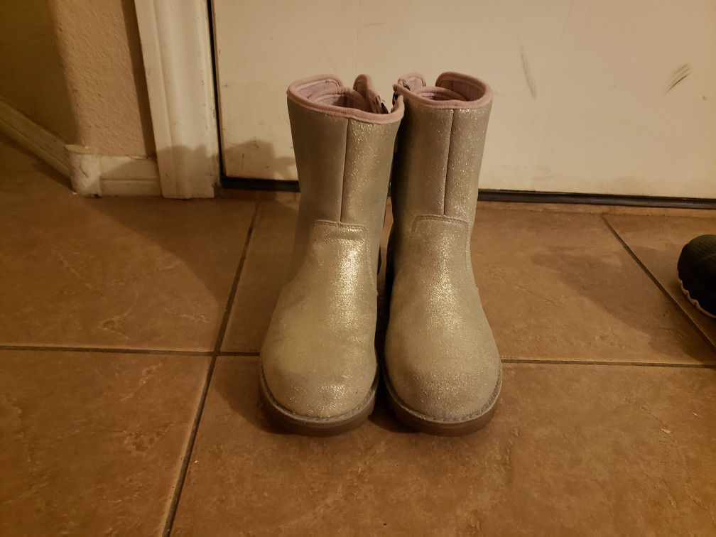 Authentic ugg girl boots pre owned size us 5 and UK 4