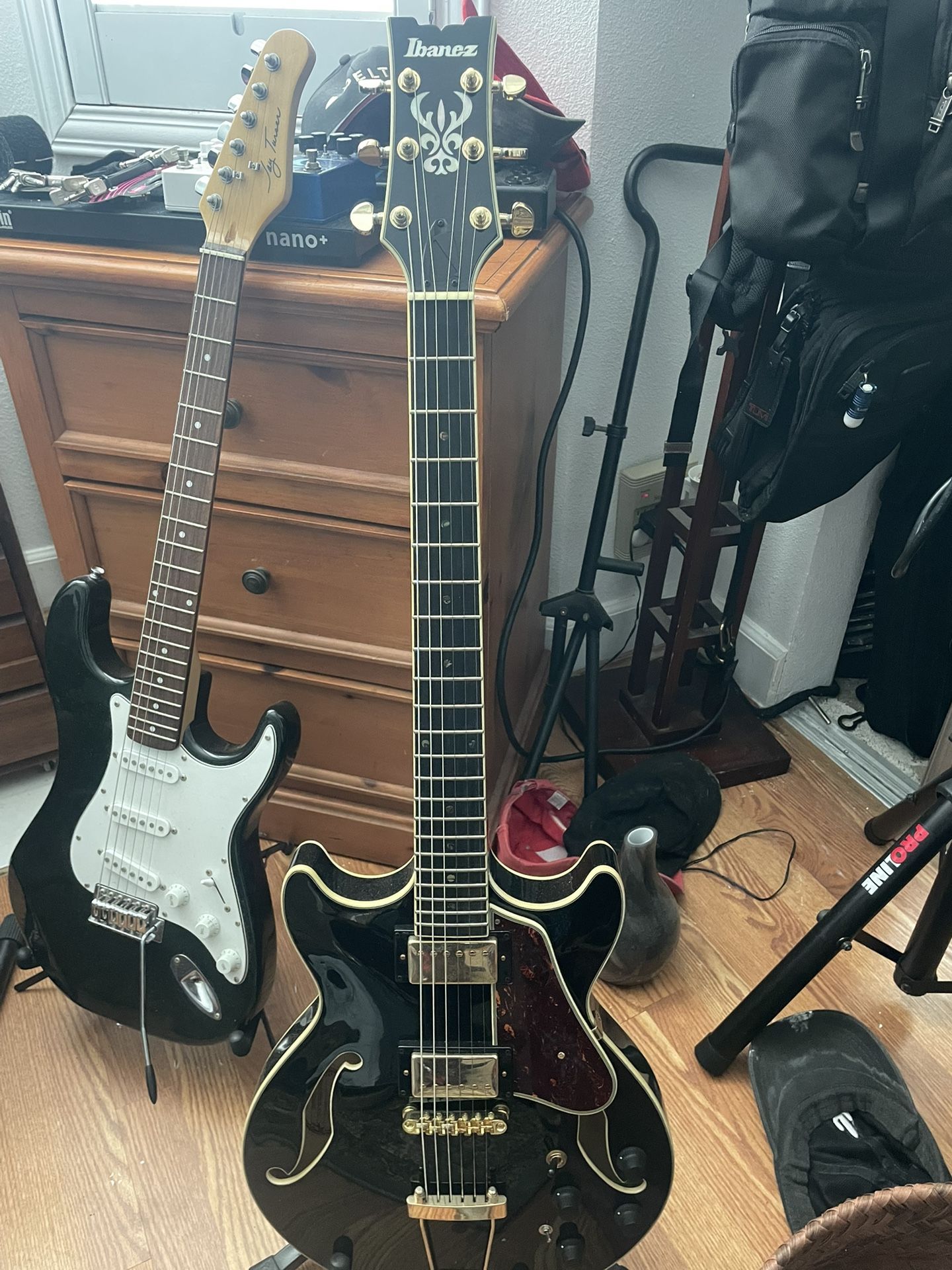 Semihollow body electric guitar Ibanez