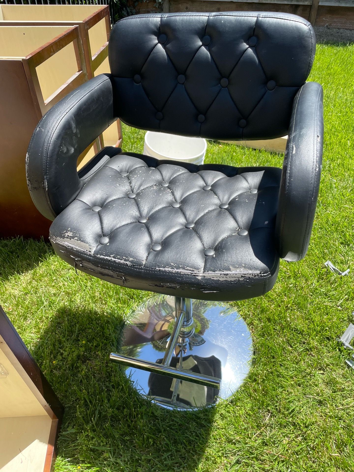 Salon chair
