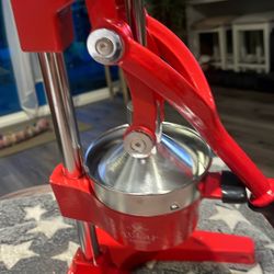 Cast Iron Juicer 