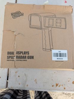 Measures Wider Range】The baseball radar is able to shoot and catch as low as 3 mph to as high as 150 mph.+/-1mph/kph accuracy. If you are a beginner y