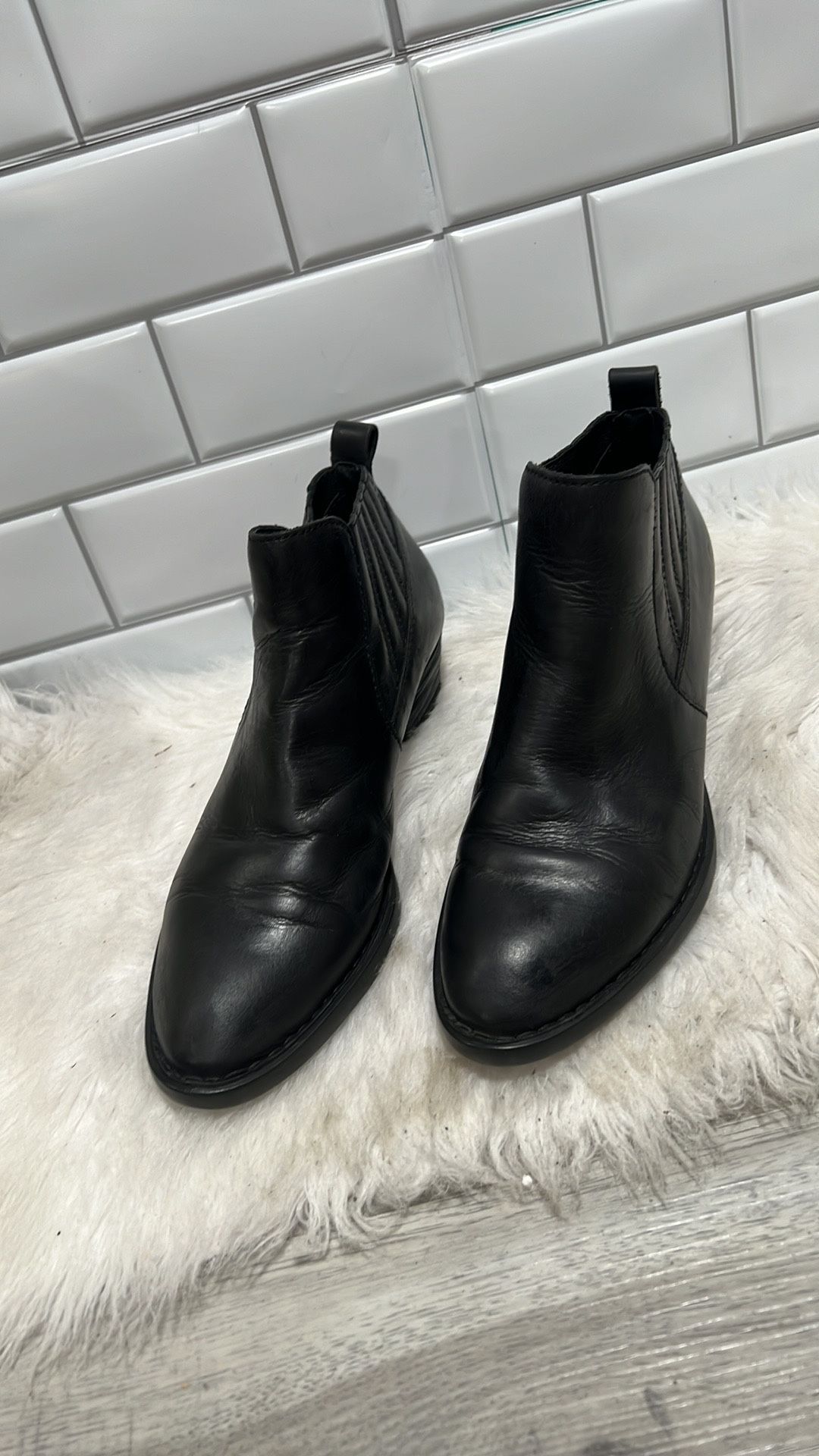 Black leather Born Beebe block heel western ankle booties 9 M