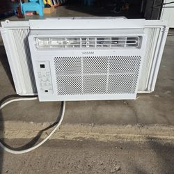 Window Unit/Aire De Ventana 