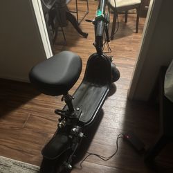 Electric ⚡️ scooters 🛴 very good shape  Harley Davison