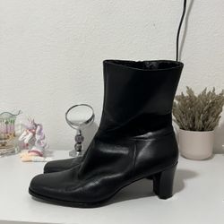 Black Boots 