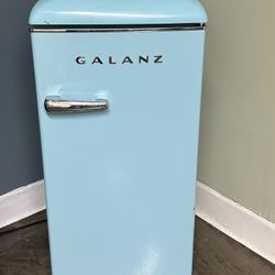 Galanz Retro Mini-fridge