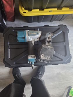 Makita 2.5-inch Coil Siding Gun (AN613)