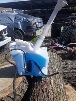 2017 Chevrolet cruze windshield Bottle complete with the motor