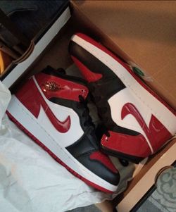 Air Jordan 1s  Size: 5.5 in men and 7.0 in woman