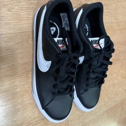 Nike Size 5 Boys Brand New Condition  Excellent Condition 