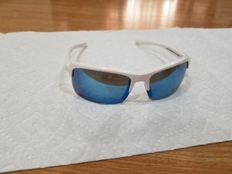 Style eyes polycarbonate lens.....