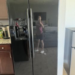 GE Refrigerator For Parts