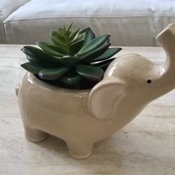 Elephant Planter, Brand New Excellent Condition