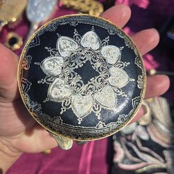 Vintage Black Beauty Compact w/Mirror