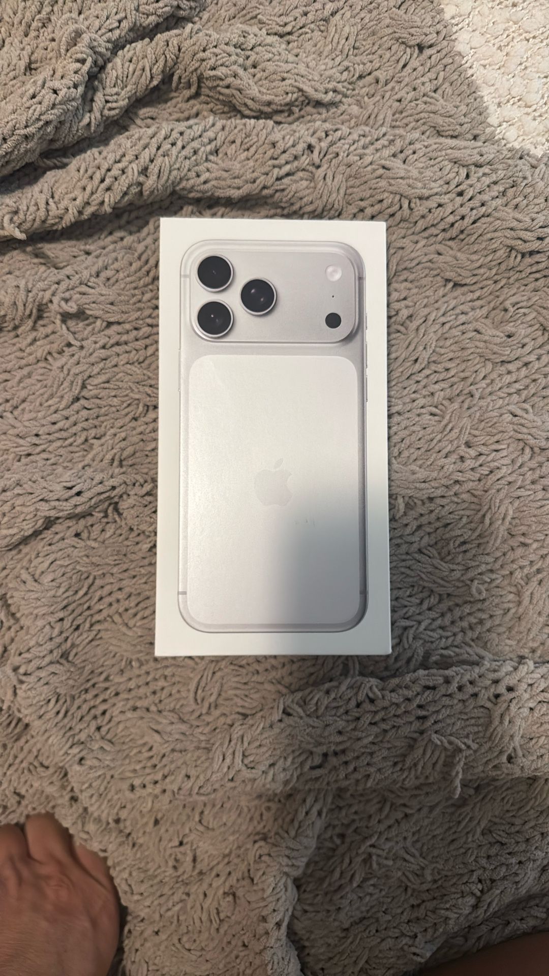 New iPhone 17 Pro Max 2T Unlocked / Apple Invoice Included